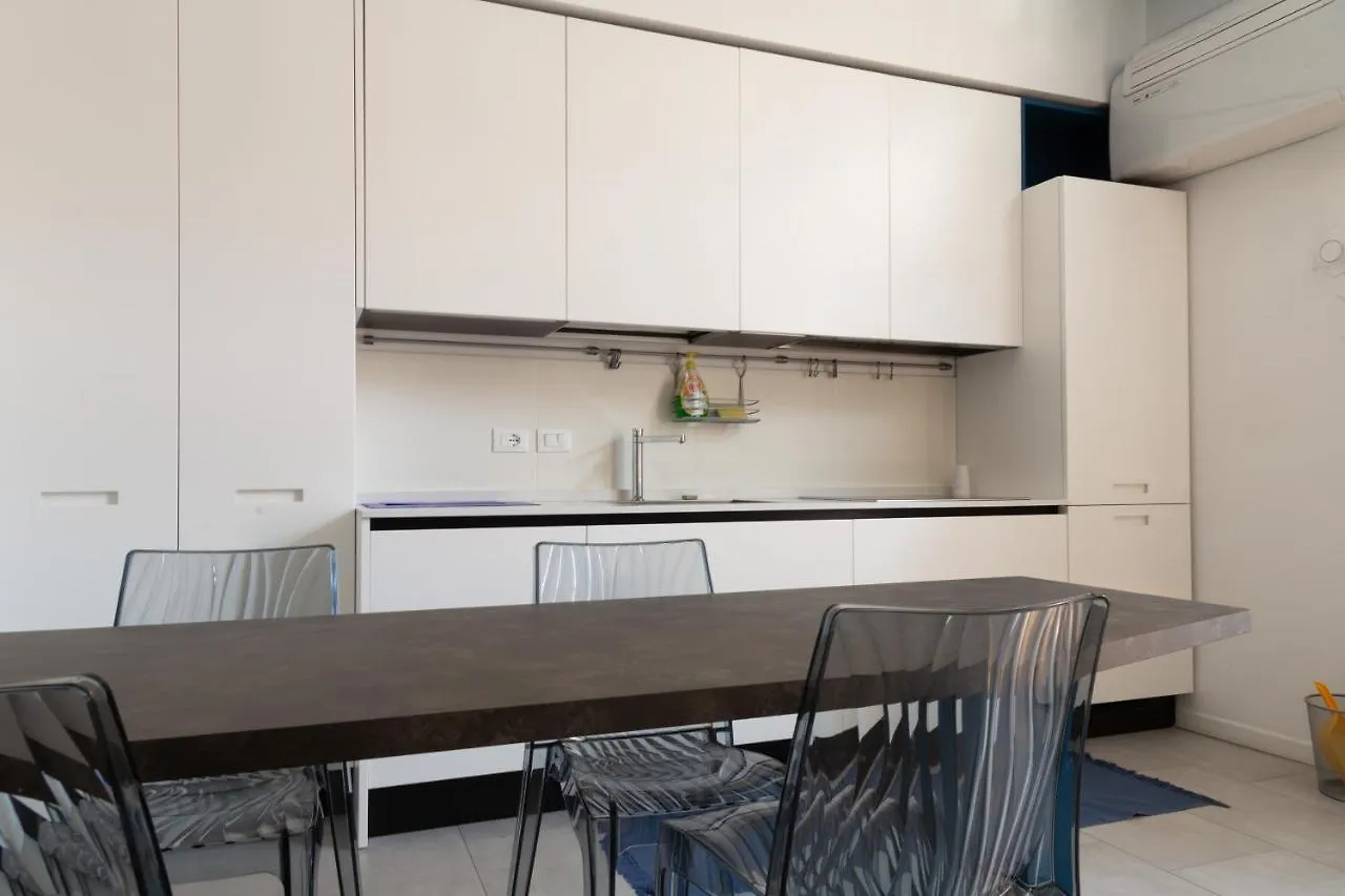 Blue And Cozy Apartment, Via Acri location